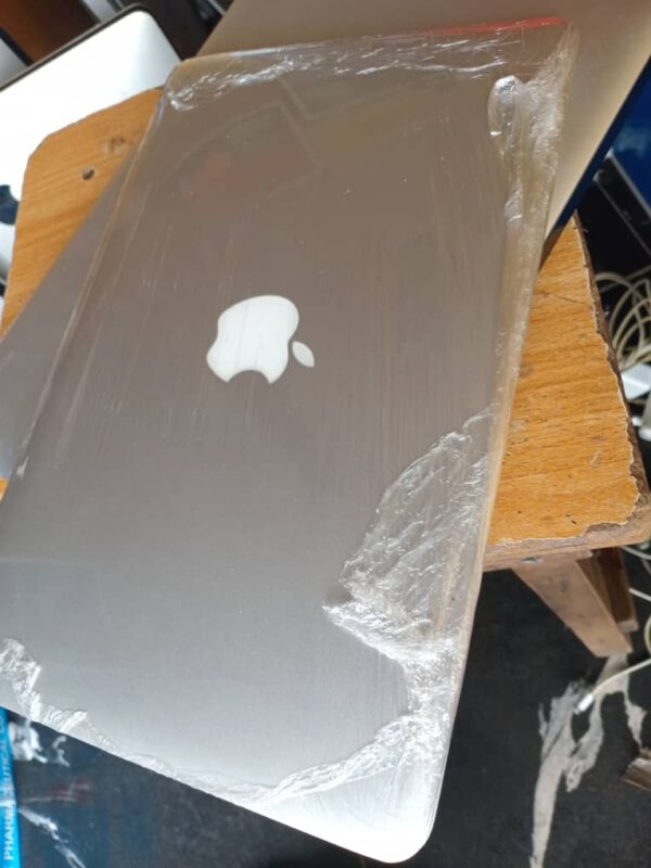 Apple MacBook Air "Core i5 2012 - Image 2